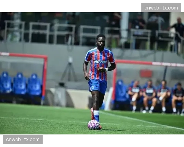 爱德华开场3分钟首开记录，朗斯主场气势如虹