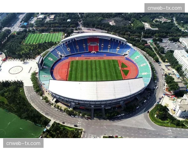 专业足球场时代来临：中超16队中10队启用专业足球场，彻底告别跑道看台综合体育场